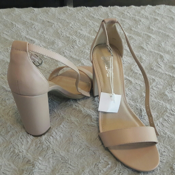 Heels - Picture 4 of 6